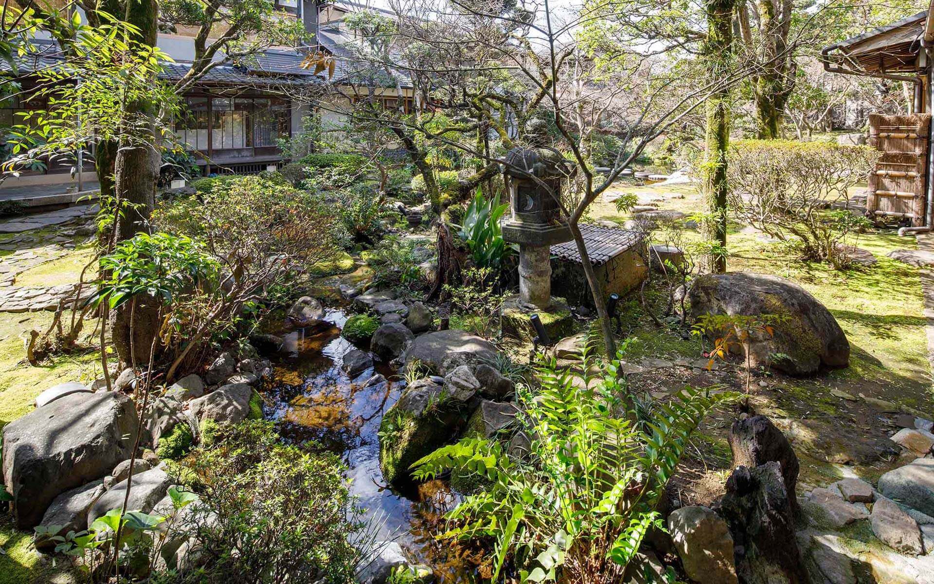 熊本市にある老舗料亭田吾作　庭園の写真