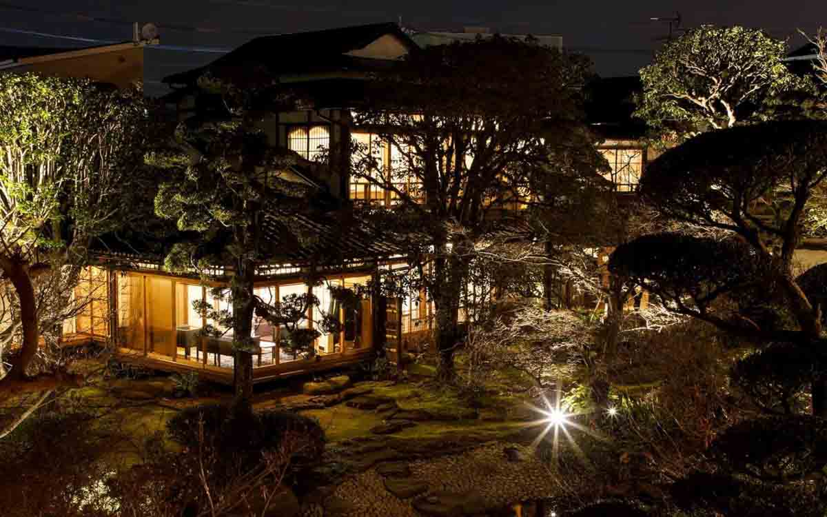 _54_3359 熊本料亭田吾作 夜の外観写真